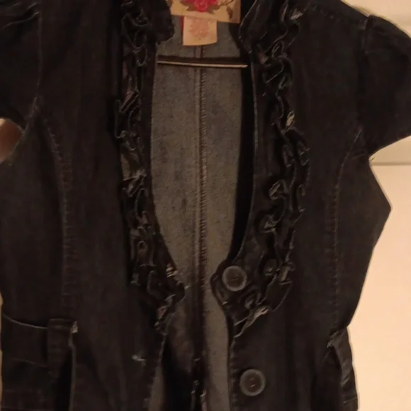 Dark Denim Ruffled Vest - Picture 2 of 11